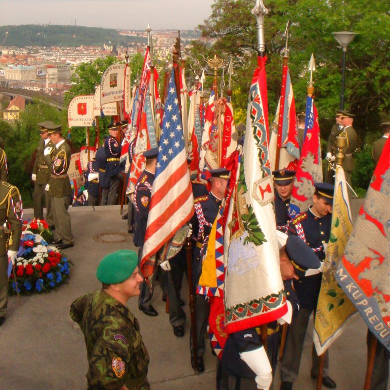 Vojenské prapory připomínají, že naše republika se zrodila díky bojujícím vojákům