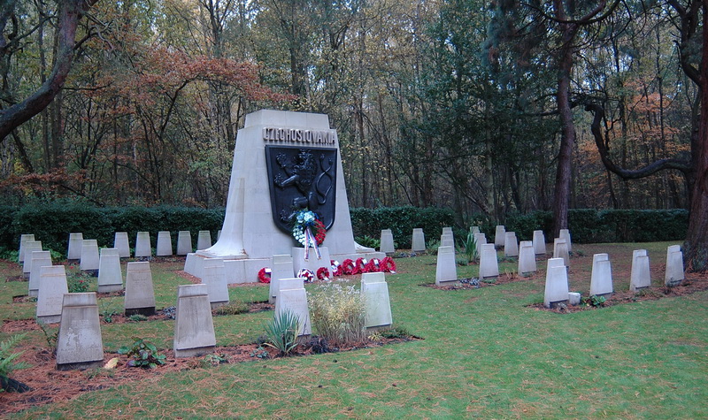 Stopy českých vojáků aneb Historie vzniku československého památníku v Brookwoodu