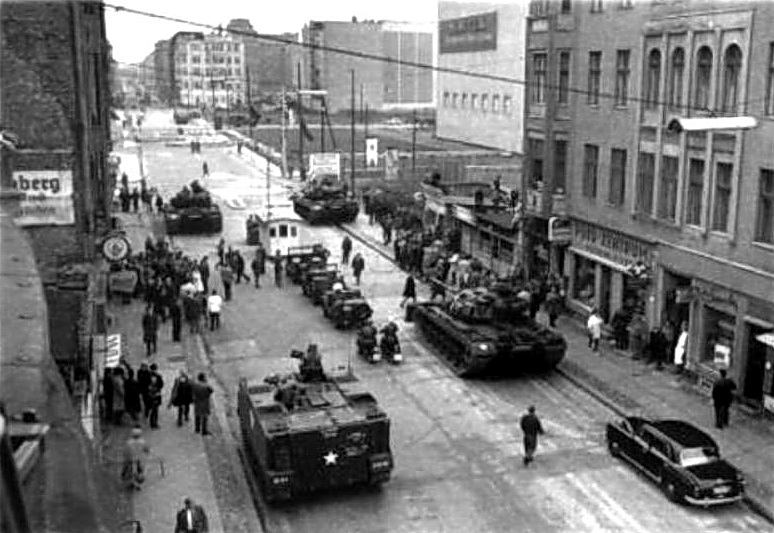 Říjnová konfrontace 1962 na Checkpoint Charlie