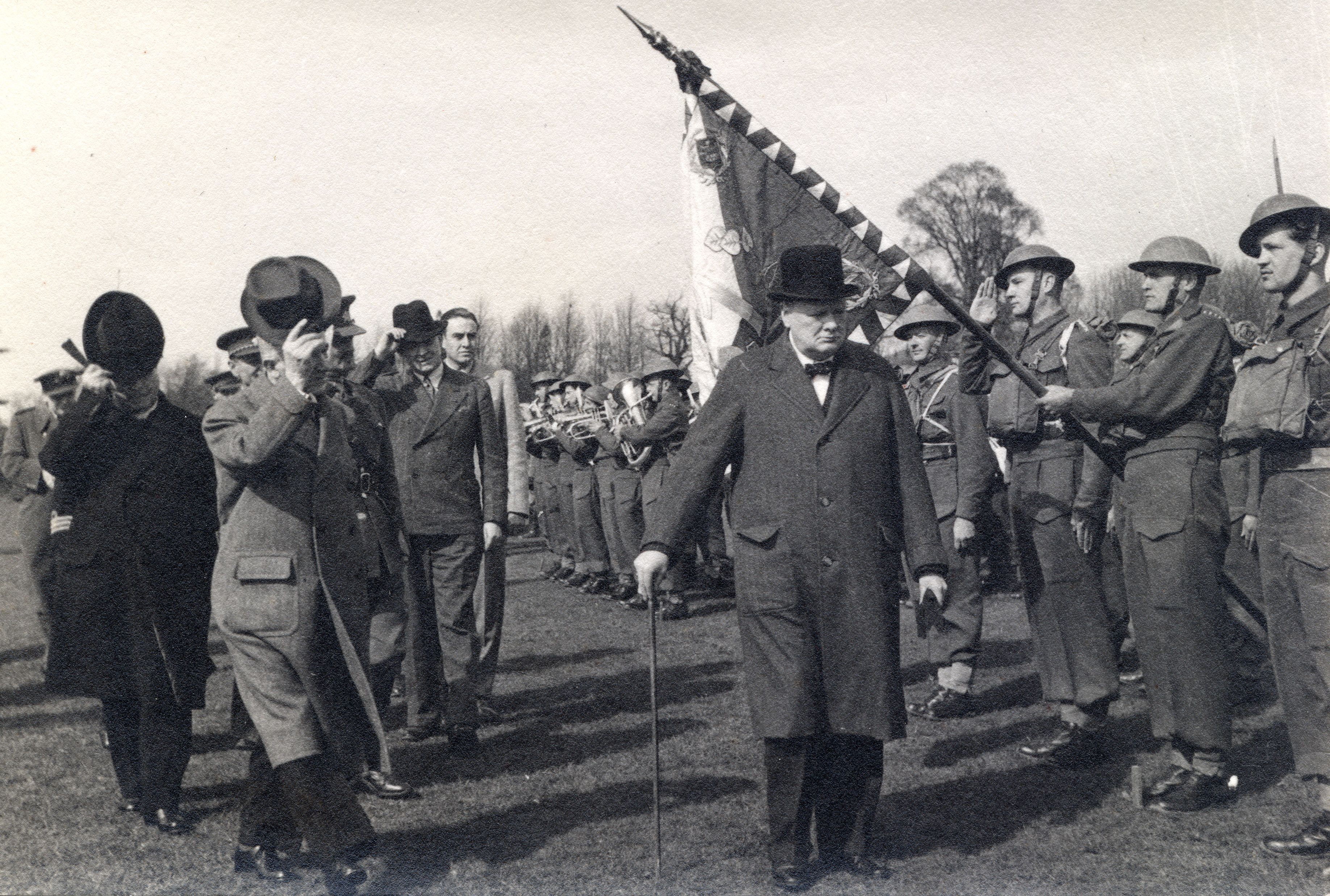 V dubnu 1941 navštívil Winston Churchill v Leamingtonu 1. československou smíšenou brigádu.