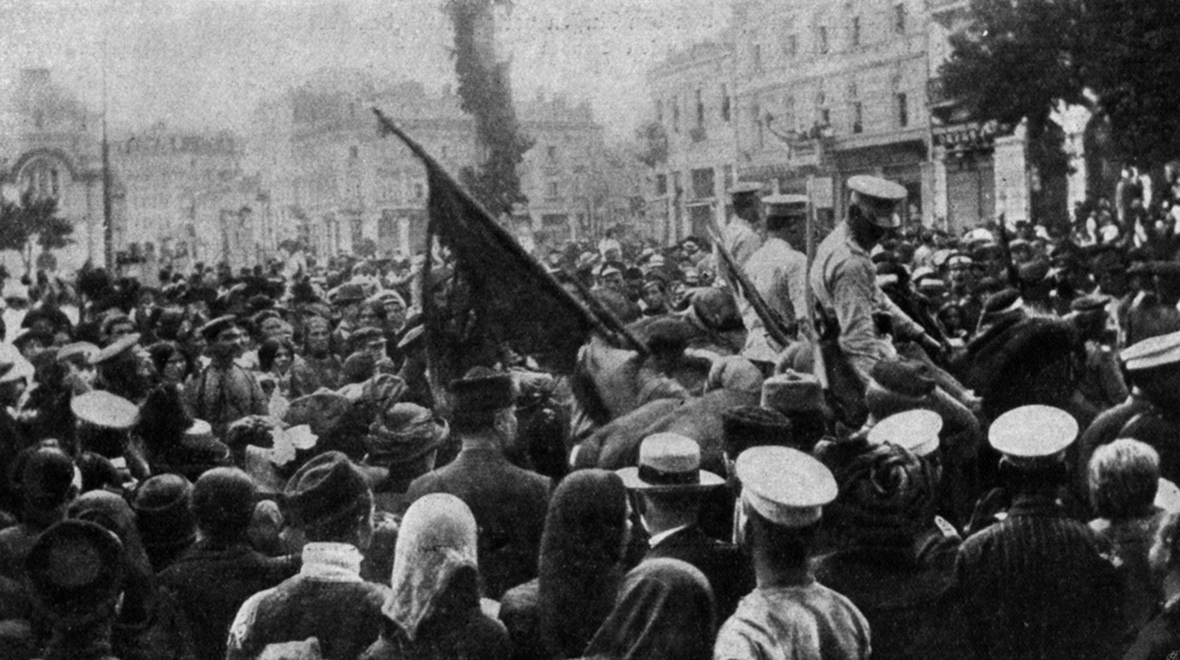 Nadšené manifestace v bulharské metropoli Sofii během všeobecné mobilizace vyhlášené 22. září 1915.