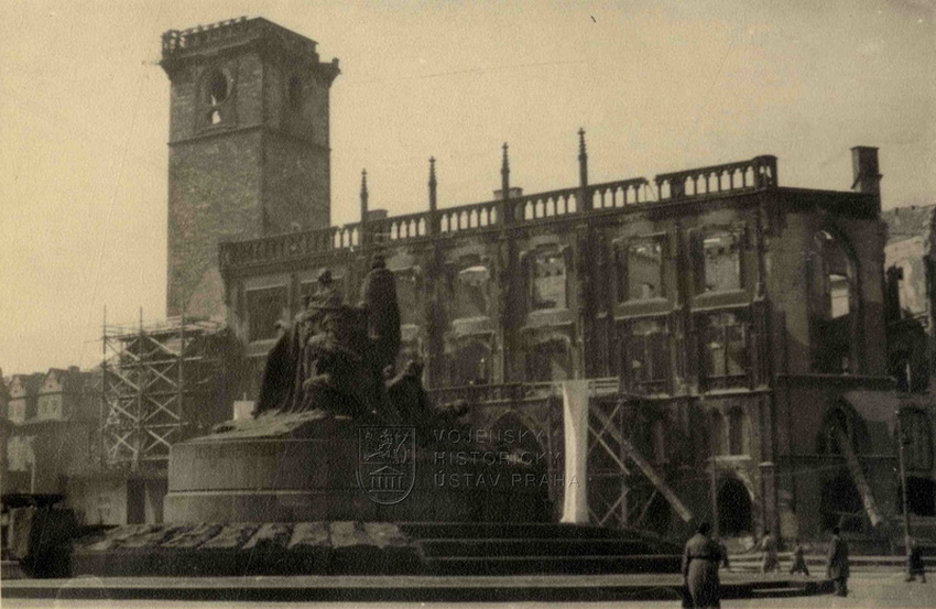 Staroměstská radnice, symbol povstání 1945