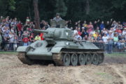 Ruský (sovětský) střední tank T-34 s kanonem 76 mm s lisovanou věží tzv. želva 