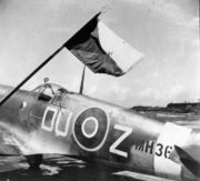 Stíhací letoun Spitfire patřící 312. československé stíhací peruti RAF. Foto sbírka VHÚ.