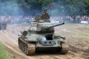 Nejznámější tank druhé světové války, sovětský T-34. Zde ve verzi T-34/85 s 85 mm kanónem.