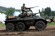 Americký šestikolový pancéřovaný automobil M8 Greyhound