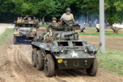 Americký šestikolový pancéřovaný automobil M8 Greyhound