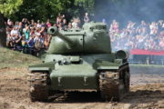 Sovětský těžký tank IS-122. IS znamenalo Iosif Stalin.