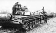 Kolona sovětských tanků T-72 v Československu. (Vojenský historický archiv)