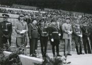 Reprezentativní nástup zahraničních vojenských atašé v Praze na Masarykově stadionu. Zcela vlevo stojí plk.gšt. František Hájek, přednosta 2. oddělení Hlavního štábu z let 1936‒1939, sám bývalý a také ještě budoucí vojenský atašé.
FOTO: VÚA‒VHA
