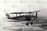 Vzorem pro kbelskou renovaci DH-82 A byl tento Tiger Moth patřící No. 3 EFTS na kterém létali i naši letci ve Velké Británii