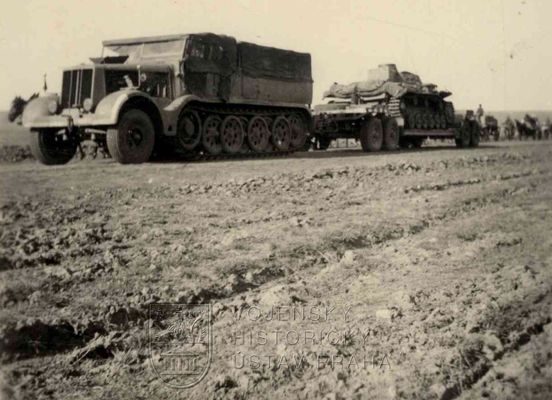 Německý polopásový tahač Sd.Kfz. 9 na východní frontě