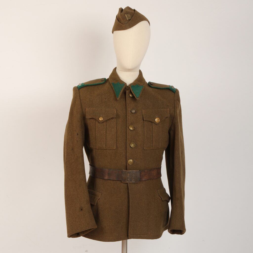 06 Uniform of 2nd Czechoslovak Independent Airborne Brigade in USSR Corporal, 1944