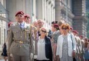 Anna Kuželová a Eva Merclová - dcery odbojářů, členů Sokola - kteří pomáhalli parašutistům v roce 1942. Pietní  ceremoniál u chrámu sv. Cyrila a Metoděje - 18. 6. 2023. Foto: Foto: Hana Krejbichová, VHÚ