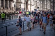 Slavnostní pietní ceremoniál u chrámu sv. Cyrila a Metoděje v Resslově k uctění památky čs. parašutistů každoročně budí velký zájem veřejnosti. Resslova ulice, Praha - 18. 6. 2023. Foto: Hanka Krejbichová, VHÚ