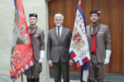 Prezident Petr Pavel se členy Sokolské stráže