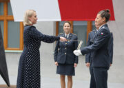 Ministryně obrany Jana Černochová křtí knihu Vzdušné síly AČR. Armádní muzeum Žižkov, 30. 10. 2023. Foto: Jan Schejbal, MO