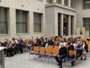 Účastníci křtu katalogu k výstavě Jiřího Sozanského. Armádní muzeum Žižkov, 15. 11. 2023. Foto: Jiří Reichl, VHÚ