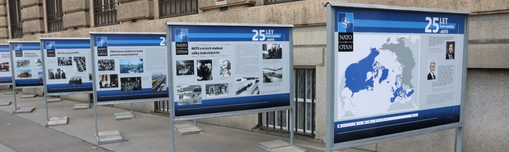 Navštivte výstavu před Generální štábem AČR mapující historii 75 let NATO a naše 25leté členství v Alianci