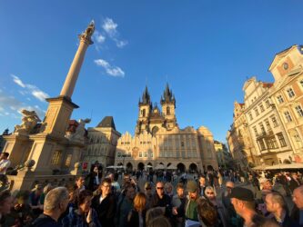 Devátá vycházka Po stopách bojů Pražského povstání zavedla účastníky do centra Prahy