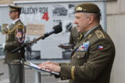 Zahájení výstavy "Válečný rok 1944". Velitel Velitelství pro operace genmjr. Václav Vlček. FOTO Jan Kouba, VHÚ 