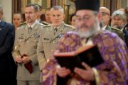 Panychida - pietní ceremoniál k uctění památky sedmi československých parašutistů. Vlevo náčelník Generálního štábu Armády ČR generálporučík Karel Řehka, vpravo jeho první zástupce
generálporučík Miroslav Hlaváč. Výročí boje parašutistů v kostele sv. Cyrila a Metoděje,  Praha 2, 18. 6. 2024
FOTO  Jan Schejbal, MO