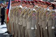 Čestná jednotka při pietním aktu k výročí boje parašutistů v kostele sv. Cyrila a Metoděje. Praha 2, 18. 6. 2024. FOTO Jan Schejbal, MO