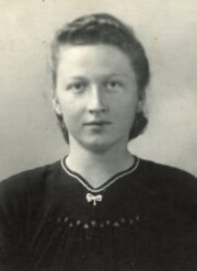 Marie Hladíková ze Staré Vsi, * 12. 9. 1920, sťata 24. 6. 1944 ve 12:41
FOTO: Vlastivědné muzeum pro Vysoké nad Jizerou a okolí