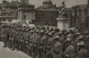 Čs. legionáři při slavnosti odevzdání praporu čs. vojsku v Itálii, jež se konala 24. května 1918 v Římě