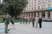 Náčelník Generálního štábu Armády ČR genpor. Karel Řehka (uprostřed) a jeho předchůdci - armádní generálové Jiří Šedivý (vpravo) a Pavel Štefka vzdávají čest vojákům,  kteří při službě vlasti padli. Stalo se tak u příležitosti 105. výročí založení Generálního štábu Armády ČR. Praha, Vítězné náměstí, 18. 10. 2024. FOTO Jiří Reichl, VHÚ Praha