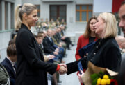 Ocenění sportovců ASC Dukla v Armádním muzeu Žižkov. Jana Černochová gratuluje Nikole Ogrodníkové k bronzové olympijské medaili. Armádní muzeum Žižkov; 15. 11. 2024. FOTO Jan Schejbal