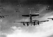 Svaz amerických bombardovacích letounů Boeing B-17G Flying Fortress. FOTO Sbírka VHÚ Praha