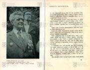 Snímek obou spoluautorů publikace při 35. výročí vzniku 1. čs. samostatného praporu v SSSR a popis bojů o „krvavou“ kótu 534.; STEINER, Arnošt a Jindřich DREBOTA. Za cenu života