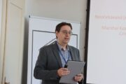 David Pazdera, VHÚ Praha moderuje panel MEZINÁRODNÍ KONFERENCE „Válečná a vojensko-politická spojenectví v moderních a soudobých dějinách střední Evropy: Přednosti, limity, výzvy“. Armádní muzeum Žižkov, 21. 3. 2025. FOTO Jiří Reichl, VHÚ Praha