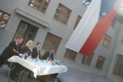 Panelisté závěrečného panelu konference. MEZINÁRODNÍ KONFERENCE „Válečná a vojensko-politická spojenectví v moderních a soudobých dějinách střední Evropy: Přednosti, limity, výzvy“. Armádní muzeum Žižkov, 21. 3. 2025. FOTO Jiří Reichl, VHÚ Praha