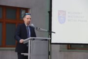 Pavel Mücke (ÚSD) při závěrečném slově. MEZINÁRODNÍ KONFERENCE „Válečná a vojensko-politická spojenectví v moderních a soudobých dějinách střední Evropy: Přednosti, limity, výzvy“. Armádní muzeum Žižkov, 21. 3. 2025. FOTO Jiří Reichl, VHÚ Praha