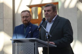 Historici VHÚ Praha Jindřich Marek a Tomáš Jakl obdrželi Záslužný kříž ministryně obrany ČR  III. třídy