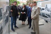 Autor výstavy Jiří Plachý provedl hosty výstavou. FOTO: Jan Kouba