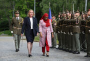 Ministryně obrany Jana Černochová ve svém úřadě přijala ministryni obrany Etiopie Aishu Mohammed Musa. FOTO: Jan Schejbal