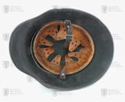 Německá přilba Model 1916 v povstalecké úpravě, 1945
(2)