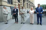 Historik VHÚ Praha a spoluautor výstavy Prokop Tomek, zástupce náčelníka generálního štábu generálmajor Miroslav Lafek, místostarostka Pahy 6 Mariana Čapková a vrchní ředitel Sekce ekonomické Ministerstva obrany Richard Vítek a . FOTO: Marie Křížová, AVIS