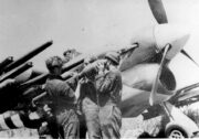 Dvoumotorové střední bombardovací letouny Mitchell od 2. taktické letecké armády RAF. FOTO sbírka VHÚ.