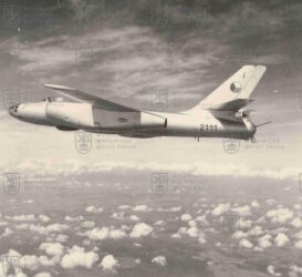 Proudový bombardér Il-28 zachycený během letu