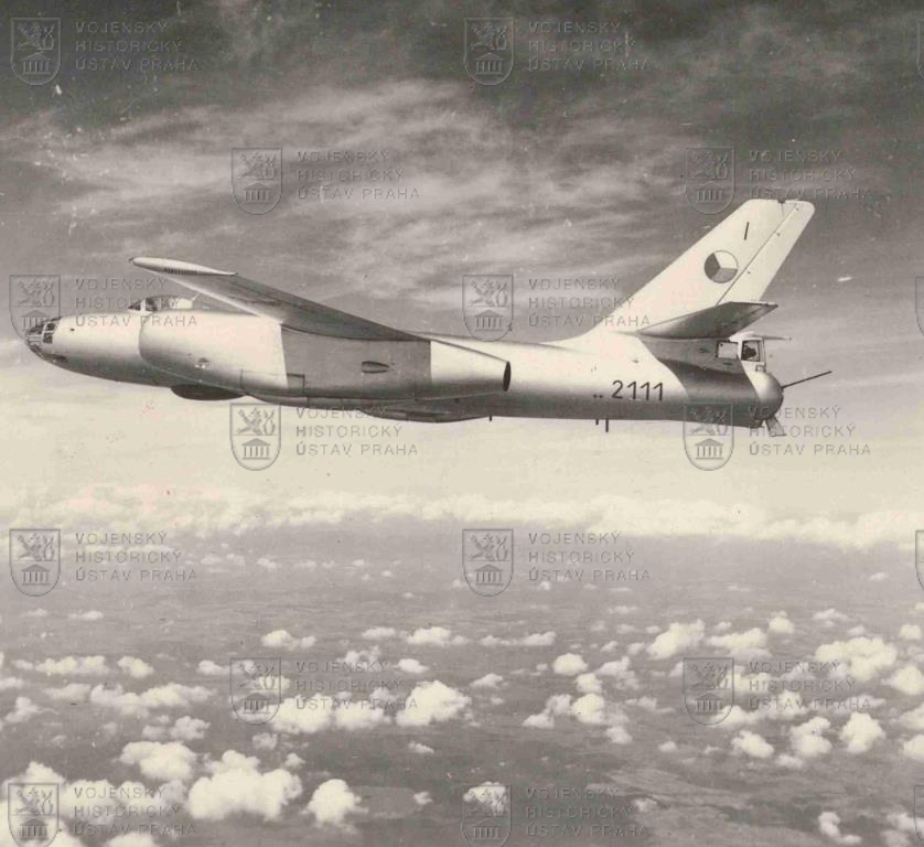 Proudový bombardér Il-28 zachycený během letu