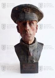 Hlava britského vojáka z papírmaše, 1918