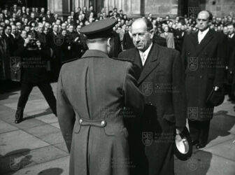 Film „První návštěva vrchního velitele u vojáků“