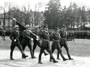 Film „První návštěva vrchního velitele u vojáků“ (3)