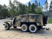 Nový a unikátní přírůstek- obrněnec BTR 152 na parkovišti u dílen Vojenského technického muzea Lešany. FOTO VHÚ Praha