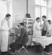 Při povolání do činné služby procházeli povolanci lékařskou prohlídkou na posádkové ošetřovně.