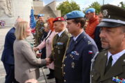 Na Vítkově se sešli příslušníci 4. praporu UNPROFOR, dostali ocenění od ministryně obrany. FOTO: Jan Kouba, VHÚ Praha